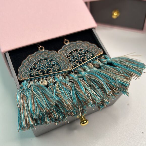 NWT Trendy Bronze Tassel Earrings - Picture 10 of 12